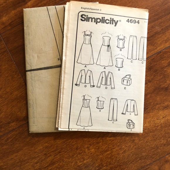 4 Dress Sewing Patterns Young Woman - Picture 13 of 13